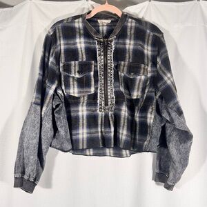 Promesa Plaid Cropped Long Sleeve Top